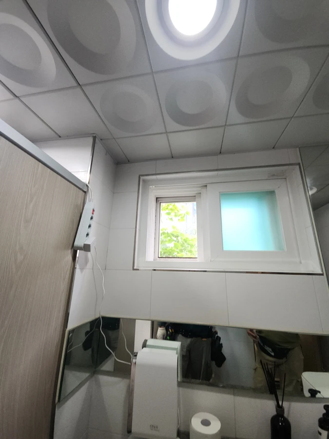 창문환풍기설치 이전 화장실 창문