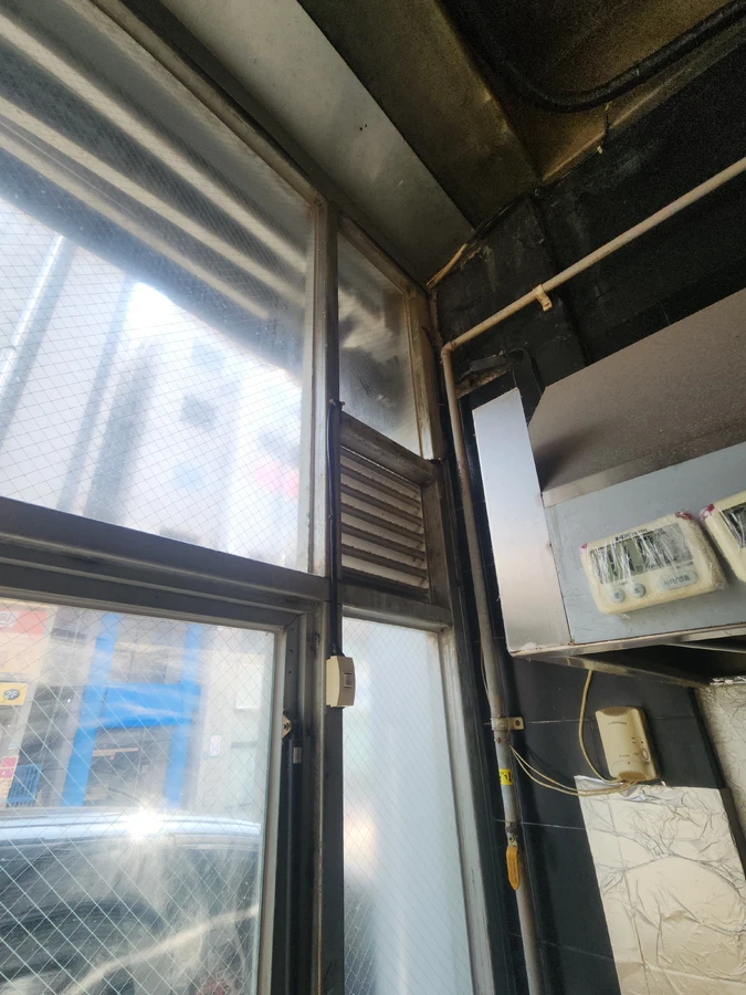 창문환풍기설치 이전 음식점 주방 환기구 덕트